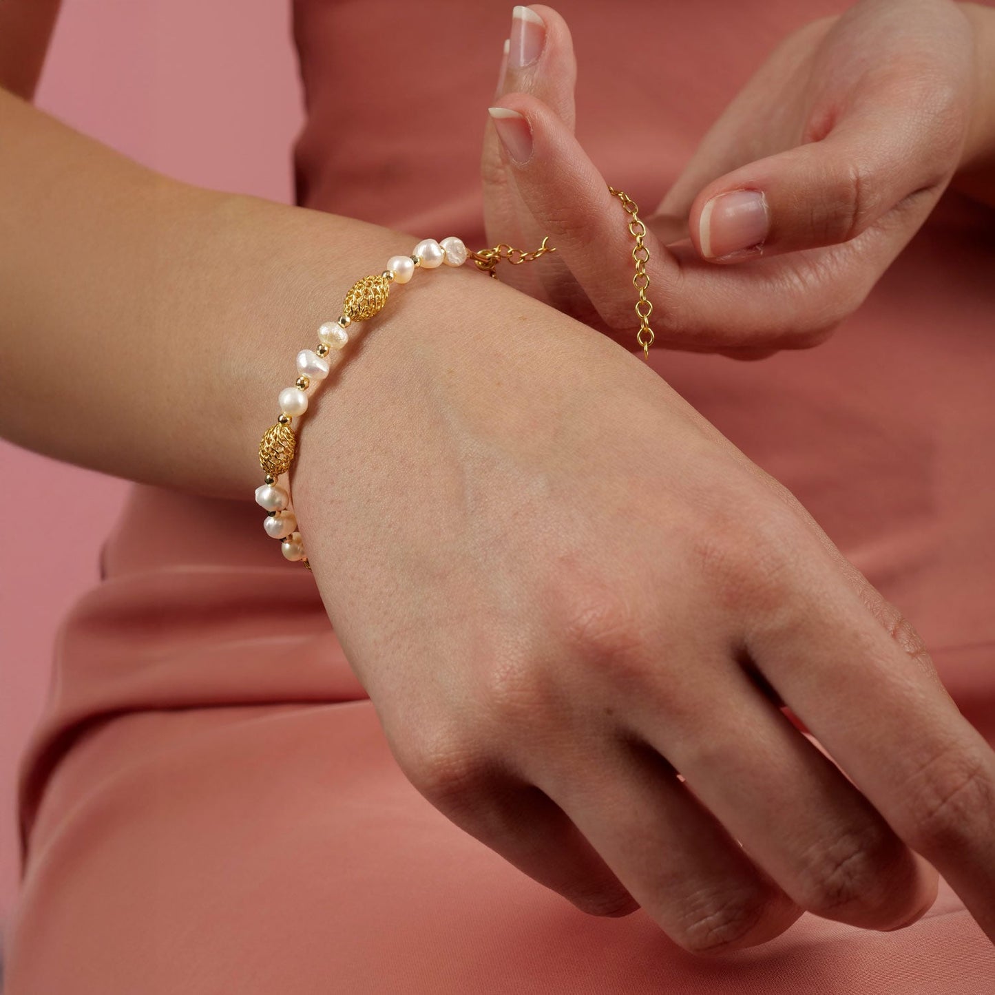 Bracciale Artigianale in Argento con Dettagli Perlati - Artigianato Pasella