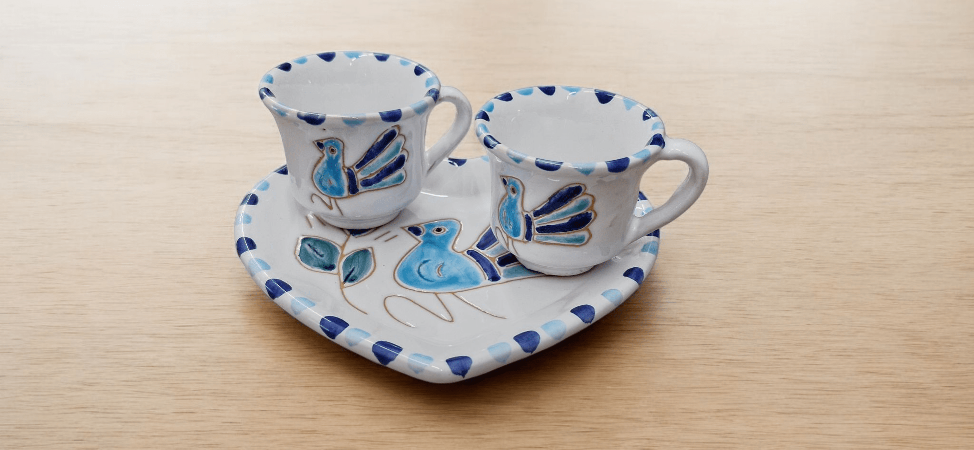 Set da caffè x2 con motivo pavoncella turchese e vassoio cuore - Artigianato Pasella