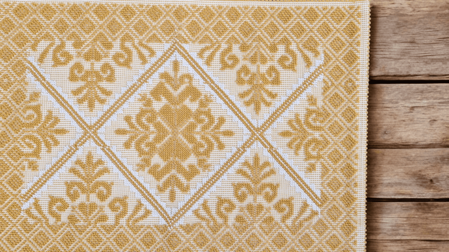 Tappeto sardo, lavorazione meccanica, cotone, giglio giallo e bianco, 55x80 cm - Artigianato Pasella