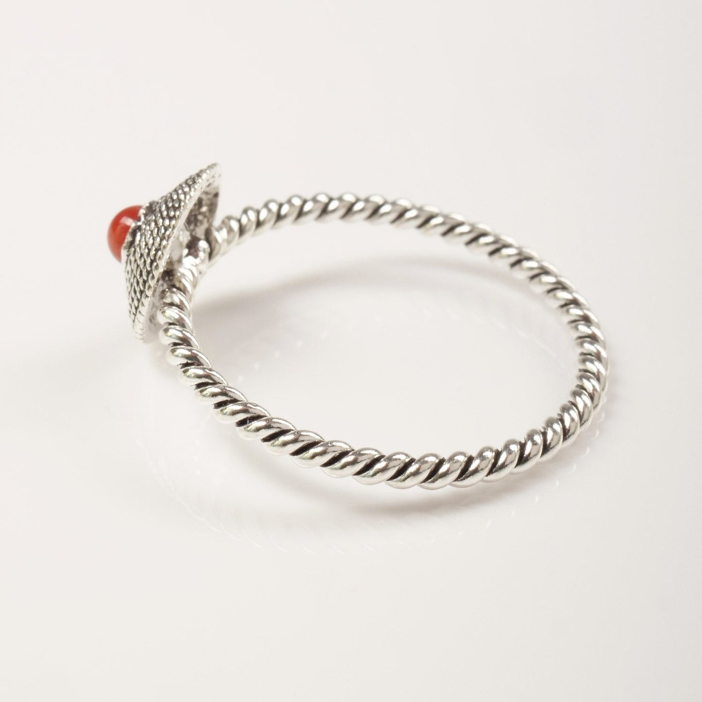 Anello Corbula in filigrana d'argento e corallo rosso - Artigianato Pasella
