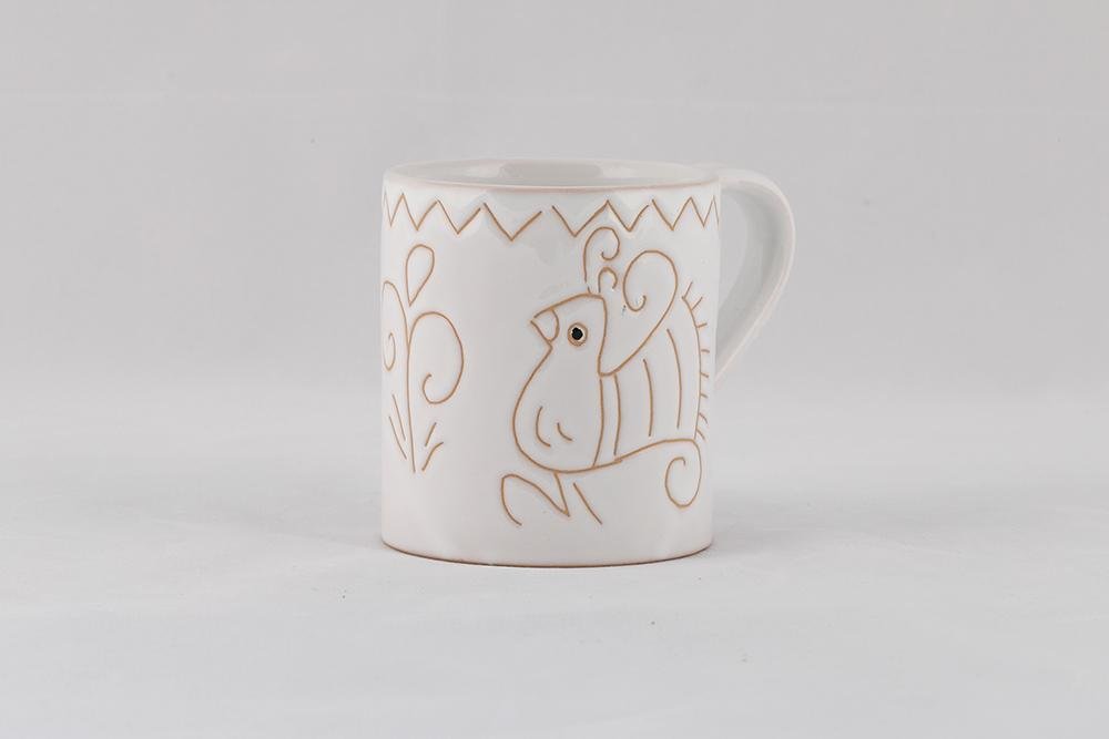 Tazza Mug con manico con motivo pavoncella bianca - Artigianato Pasella