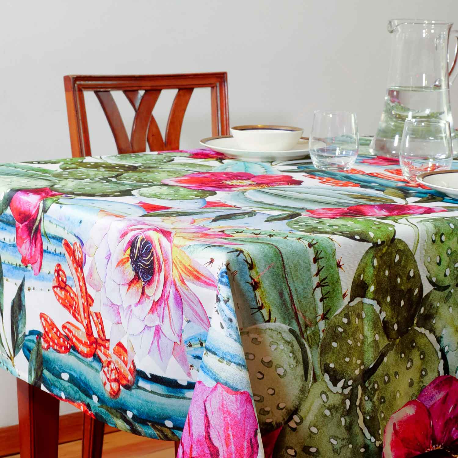 Tovaglia con decorazione di cactus e fiori fucsia - Artigianato Pasella