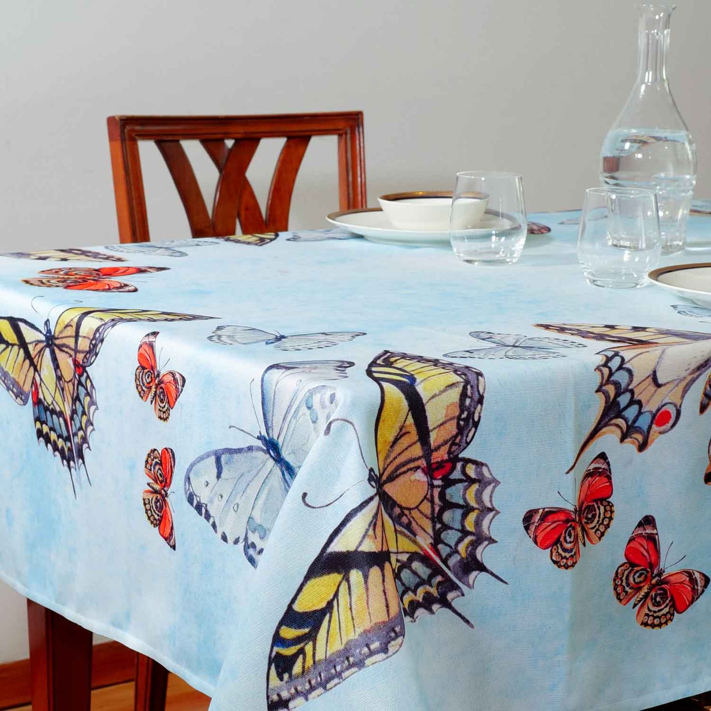 Tovaglia con decorazione di farfalle - Artigianato Pasella
