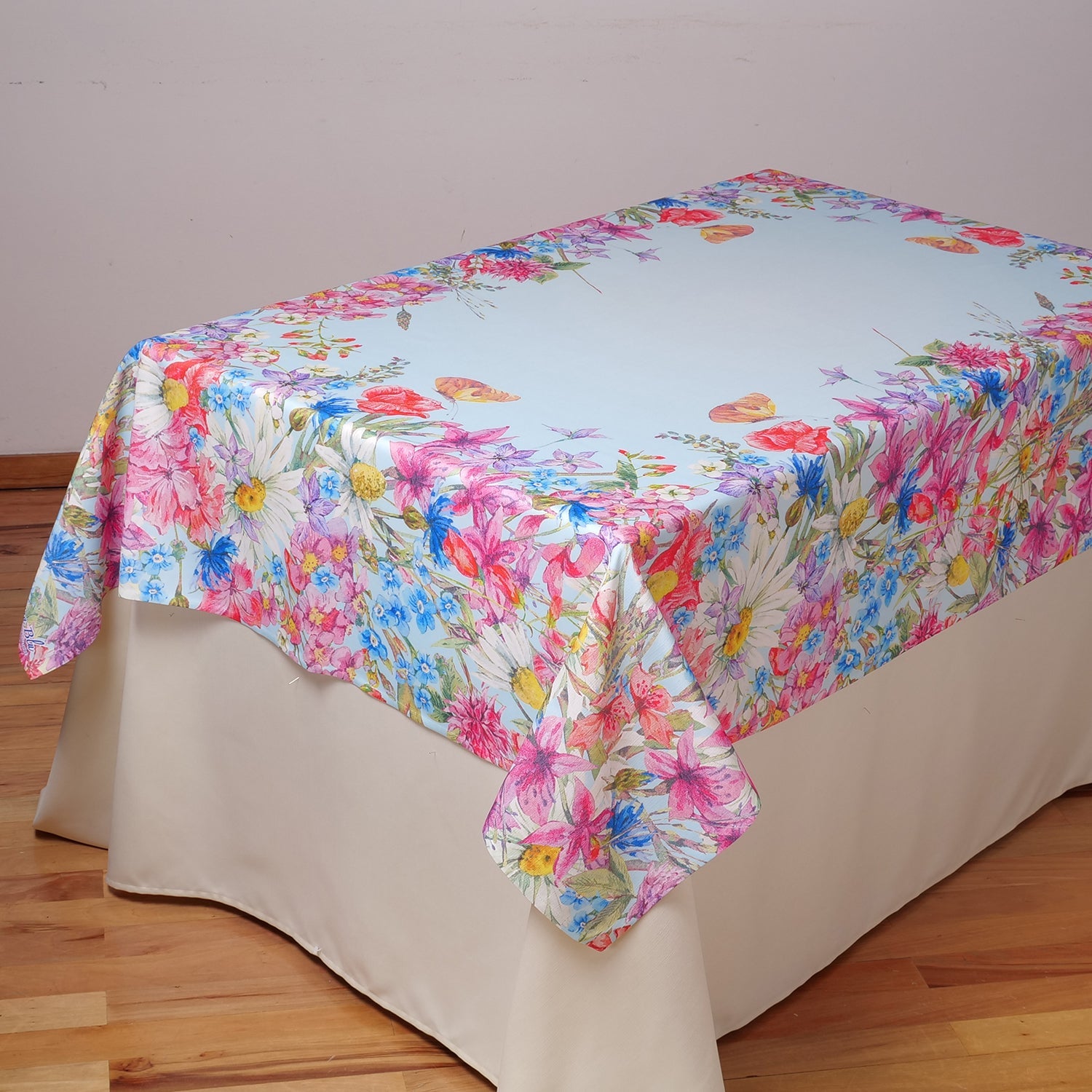 Tovaglia con decorazione di fiori - Artigianato Pasella