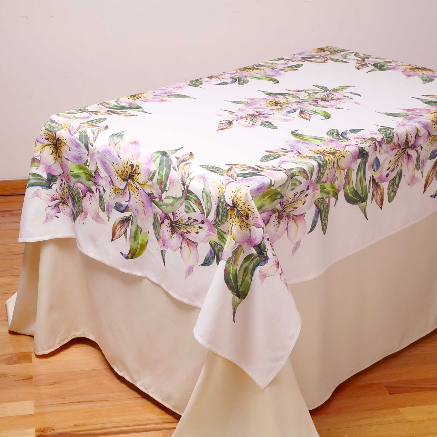 Tovaglia con decoro dei fiori di Lilium - Artigianato Pasella