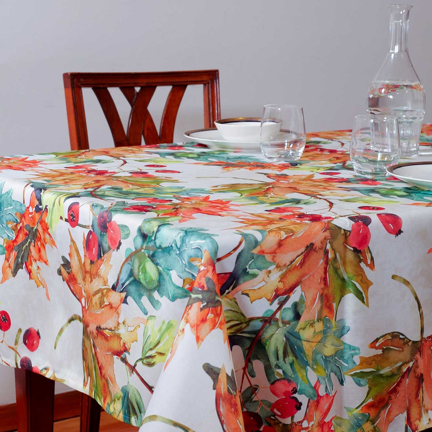 Tovaglia con decoro di foglie e bacche - Artigianato Pasella