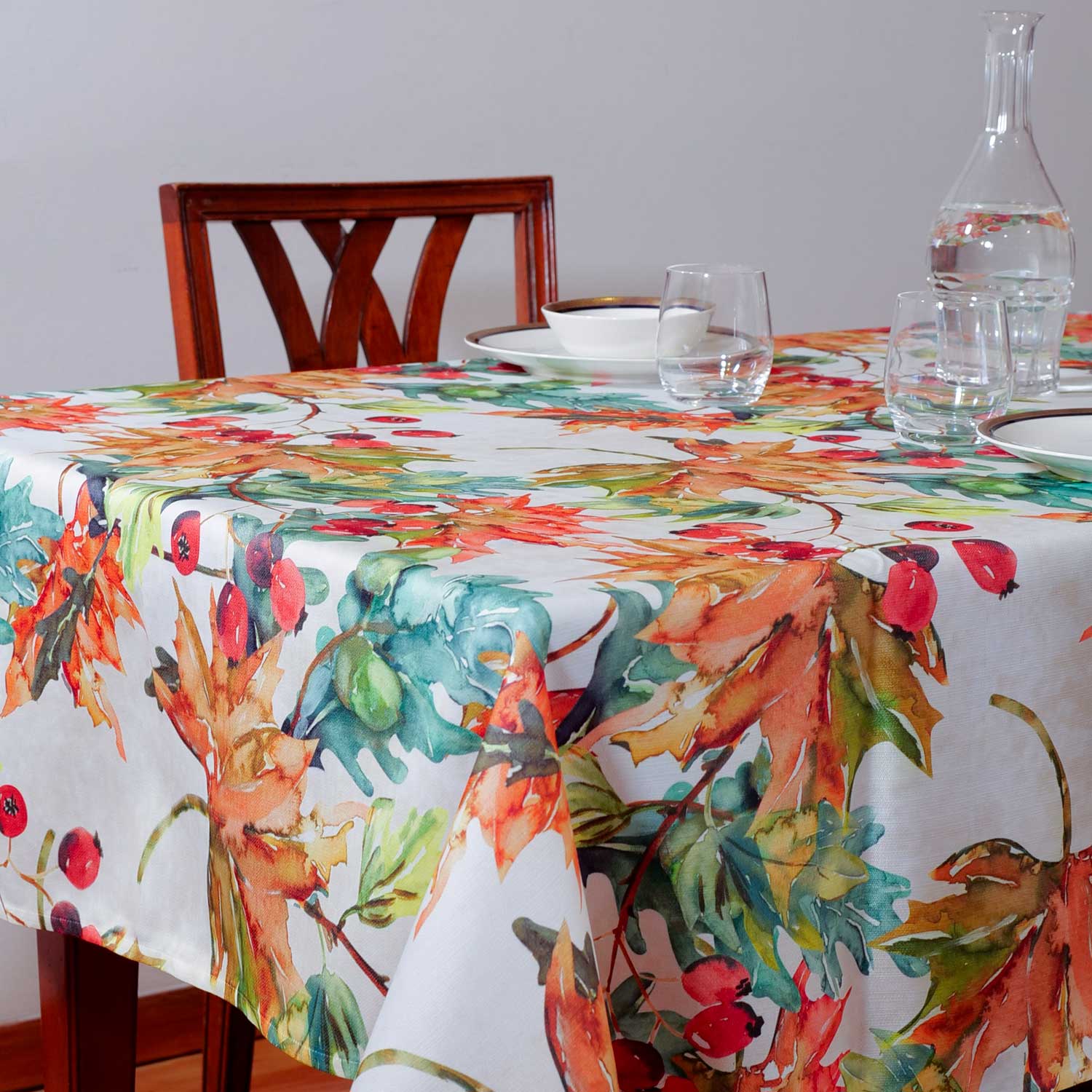 Tovaglia con decoro di foglie e bacche - Artigianato Pasella