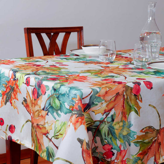Tovaglia con decoro di foglie e bacche - Artigianato Pasella