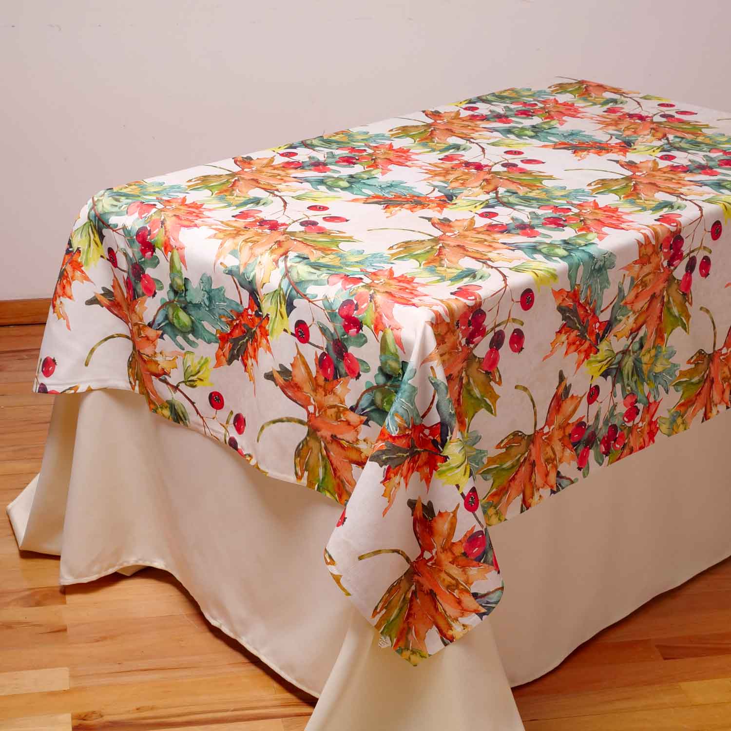 Tovaglia con decoro di foglie e bacche - Artigianato Pasella