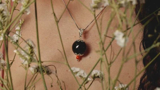 Gioielli Sardi Portafortuna: Su Coccu e Corallo Rosso - Artigianato Pasella