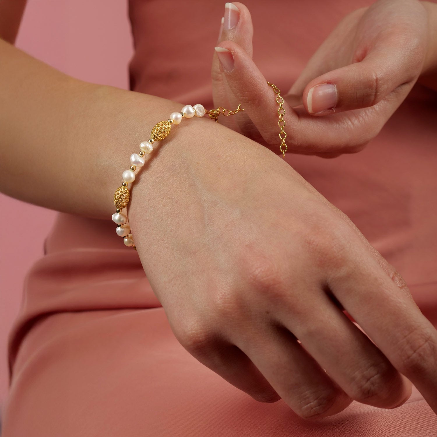 Bracciale Artigianale in Argento con Dettagli Perlati - Artigianato Pasella