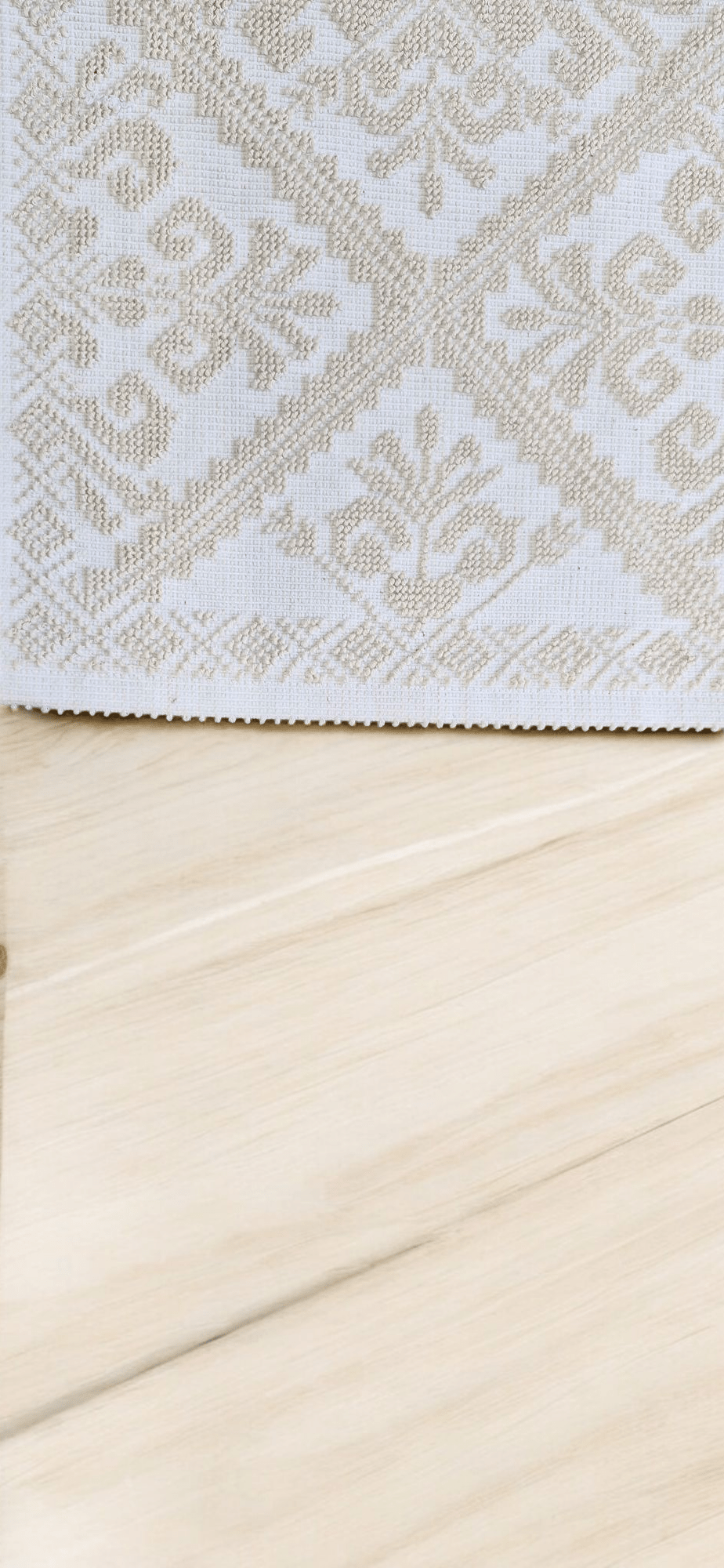 Tappeto sardo, lavorazione meccanica, cotone, giglio ecru e bianco, 50x80 cm - Artigianato Pasella