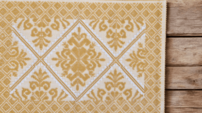 Tappeto sardo, lavorazione meccanica, cotone, giglio giallo e bianco, 55x80 cm - Artigianato Pasella
