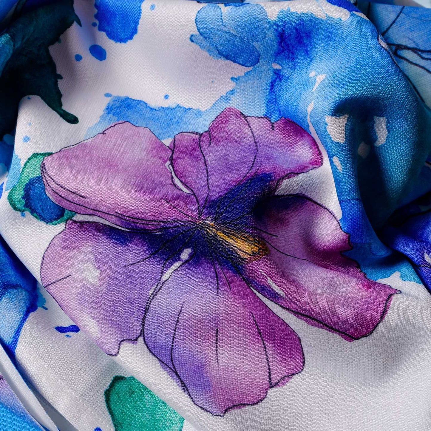Tovaglia con decoro fiori bluette - Artigianato Pasella