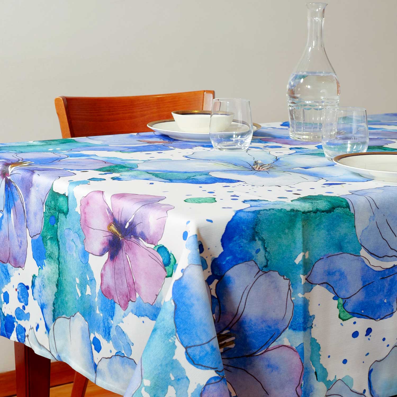 Tovaglia con decoro fiori bluette - Artigianato Pasella